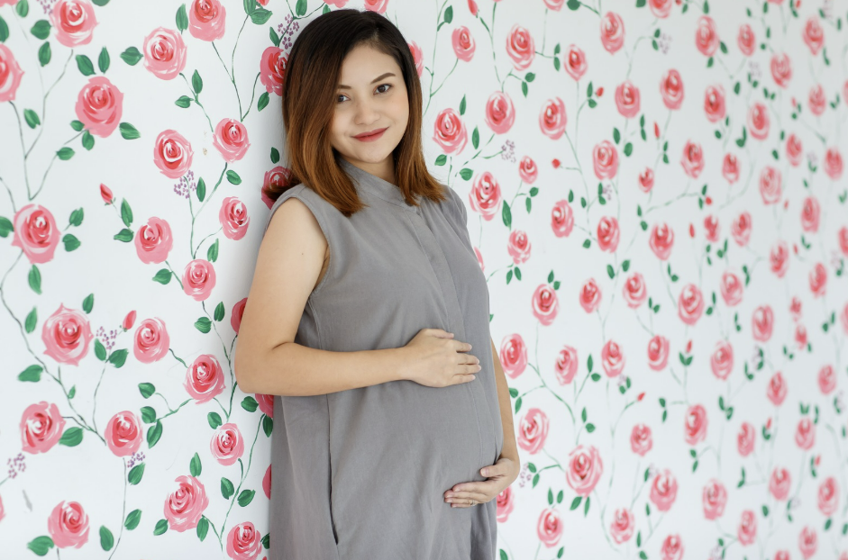 pregnancy glow, wanita cantik saat hamil, perubahan kulit saat hamil, hormon kehamilan, skincare ibu hamil, Bunda, si Kecil
